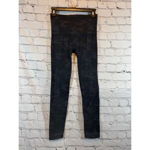 SPANX Active Leggings‎ Medium Camo High Waisted Seamless Compression